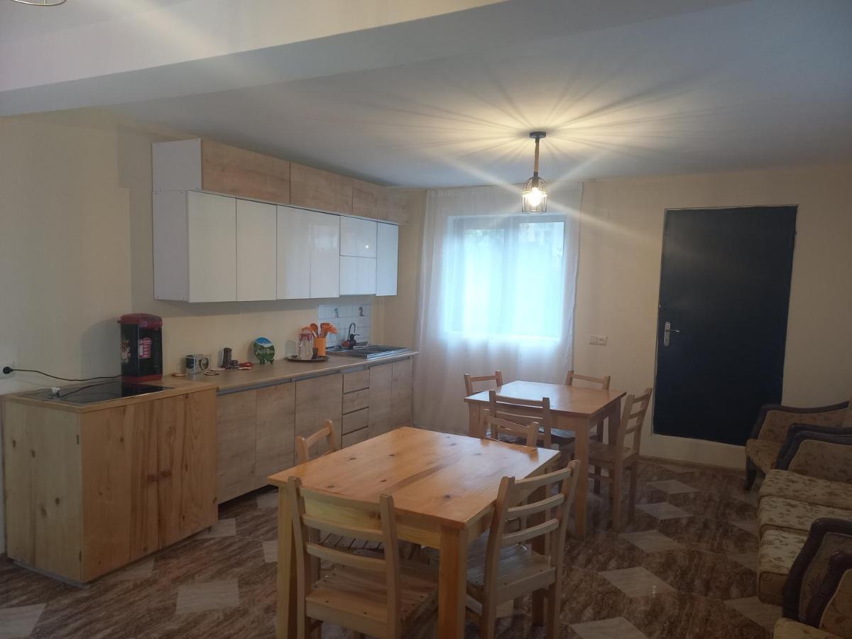 Saba Hotel Местия Екстериор снимка