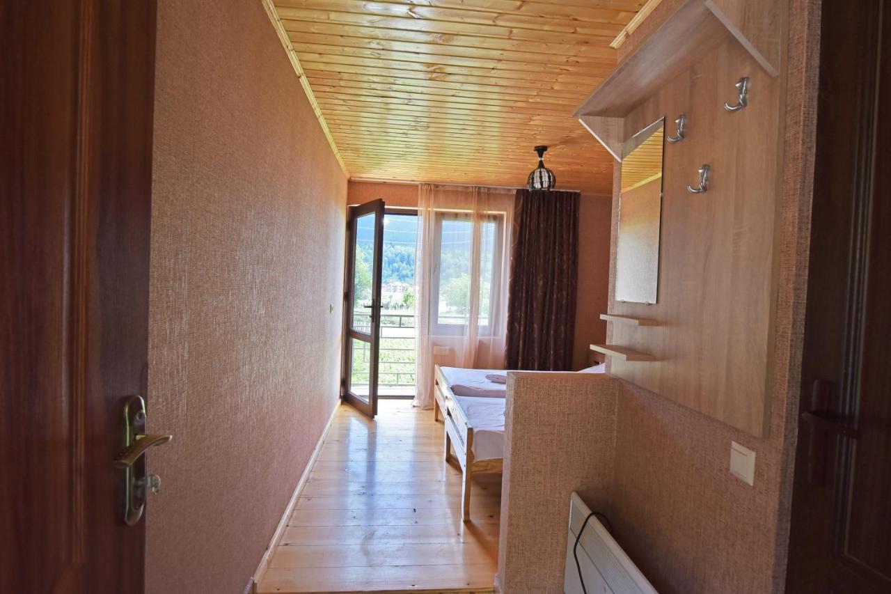 Saba Hotel Местия Екстериор снимка